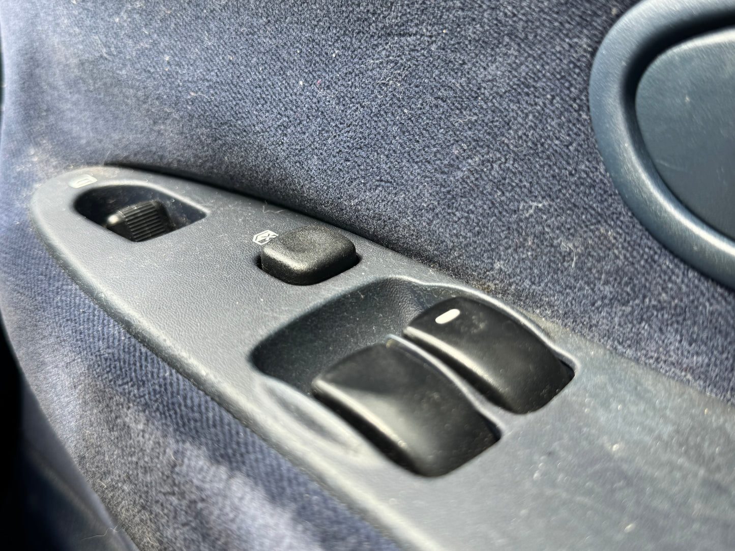 1999 Mitsubishi Carisma Equippe