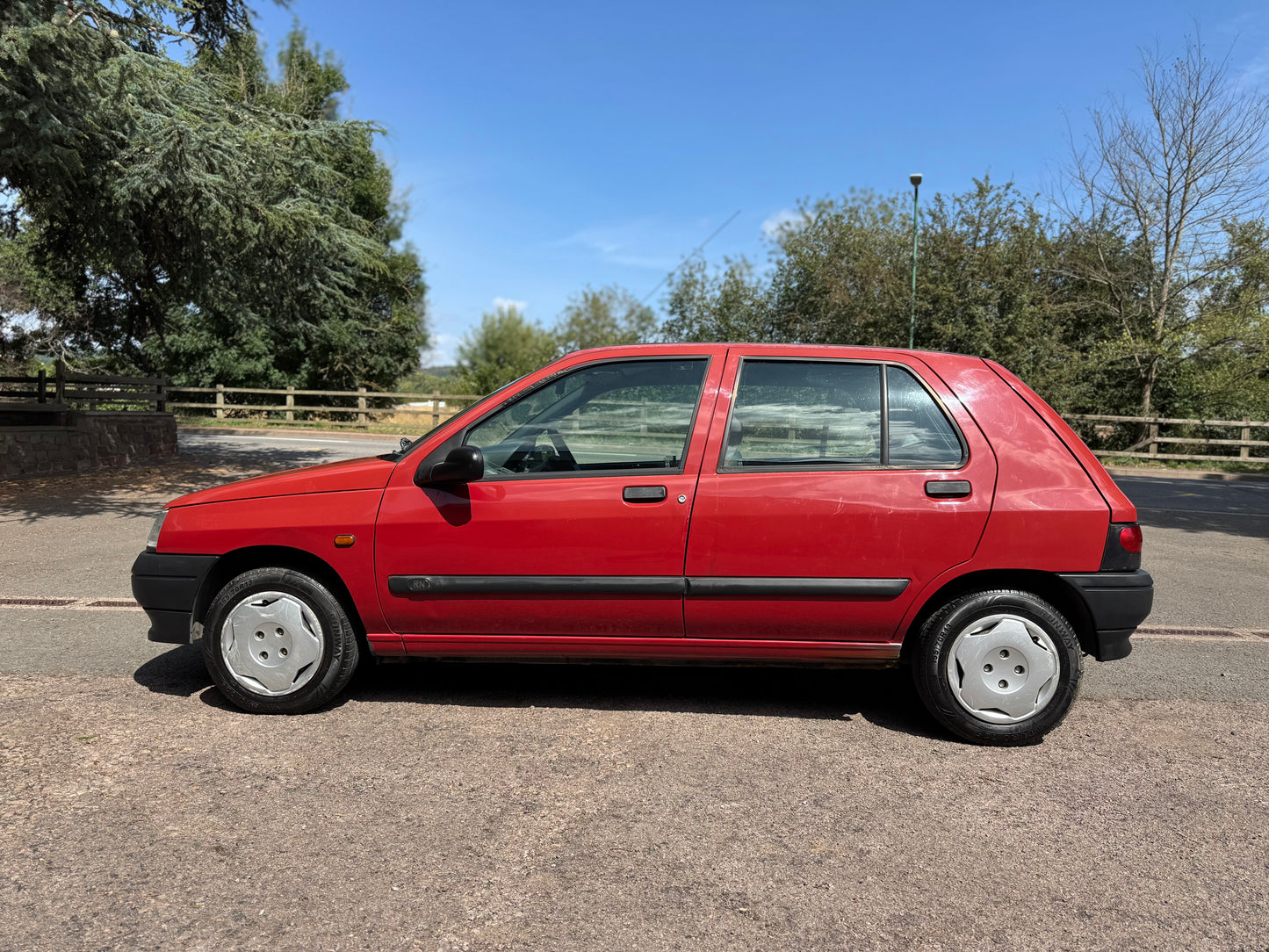 NO LONGER AVAILABLE 1995 Renault Clio RN 1.4