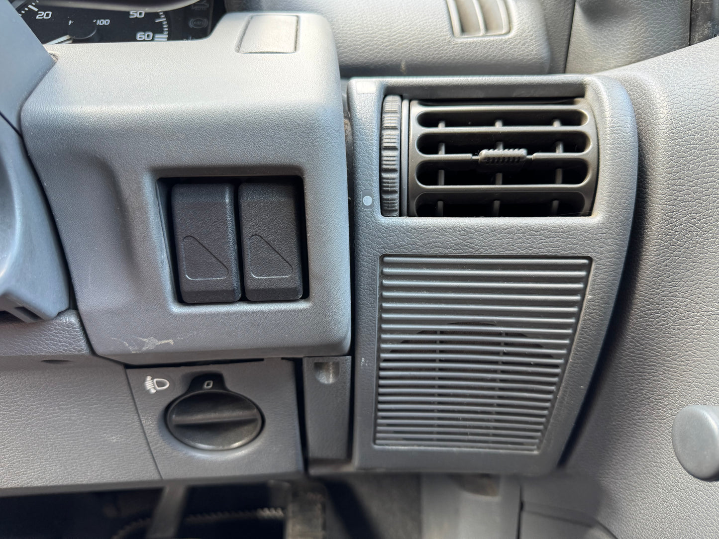 NO LONGER AVAILABLE 1995 Renault Clio RN 1.4