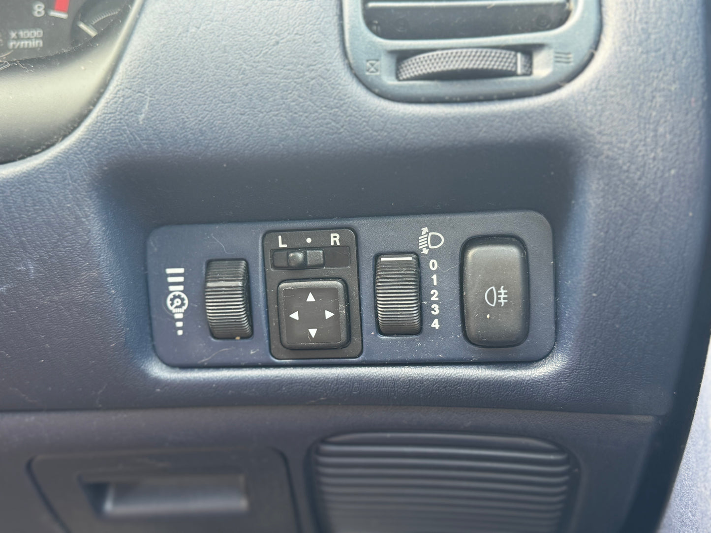 1999 Mitsubishi Carisma Equippe
